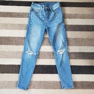 American Eagle Distressed High-Rise Jegging